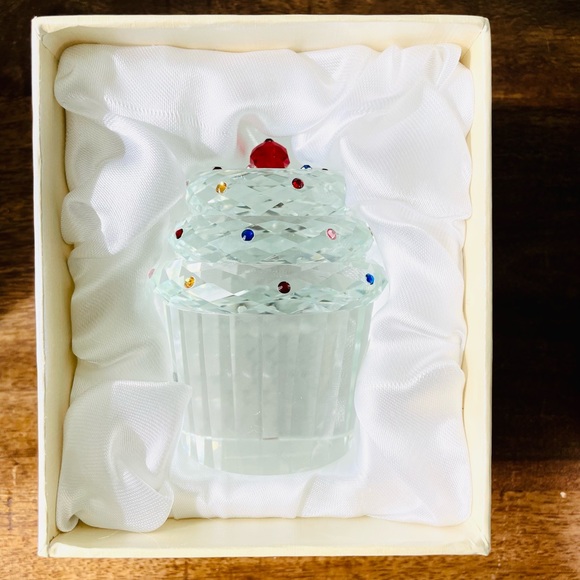 Oleg Cassini Accents Nib Oleg Cassini Crystal Cupcake Paperweight